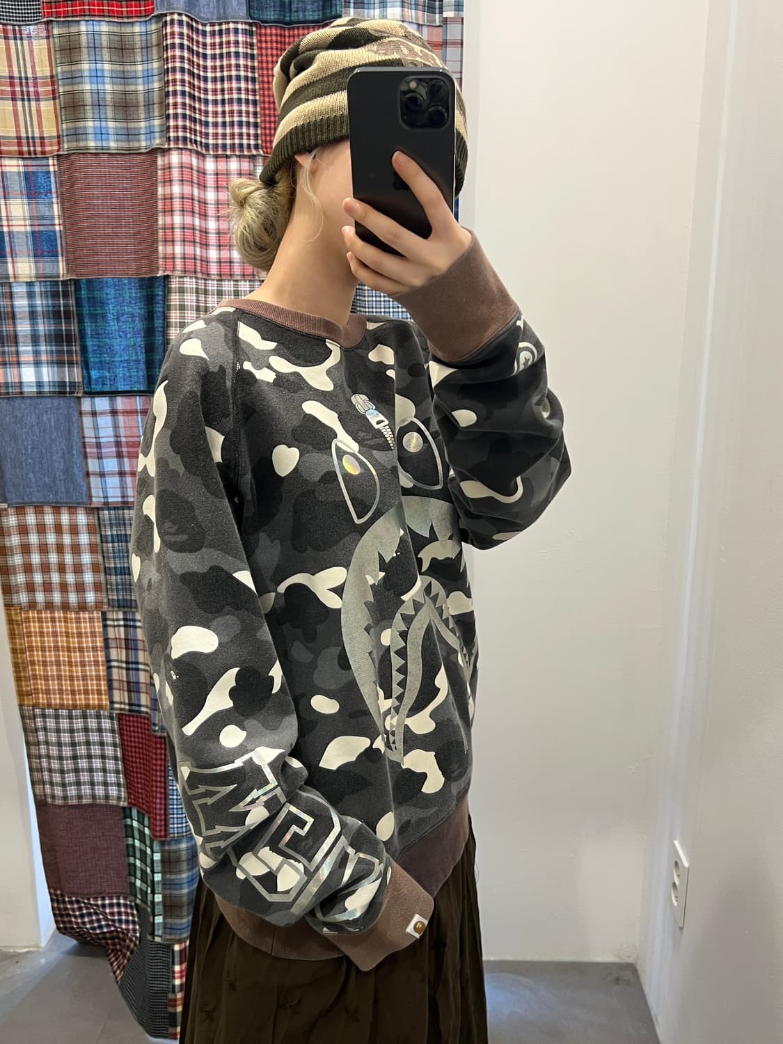 베이프 브리운 샤크 카모 홀로그램 맨투맨 상품이미지2