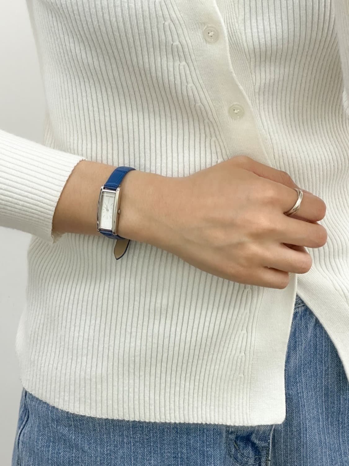 courreges / 꾸레쥬 블루 스트랩 렉탱귤러 쿼츠 시계  상품이미지9