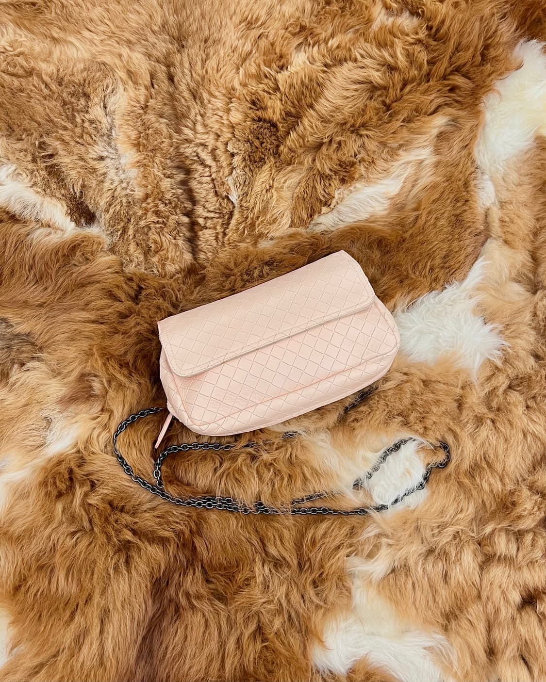 보테가 베네타 핑크 인트레치아토 체인 크로스백 상품이미지1