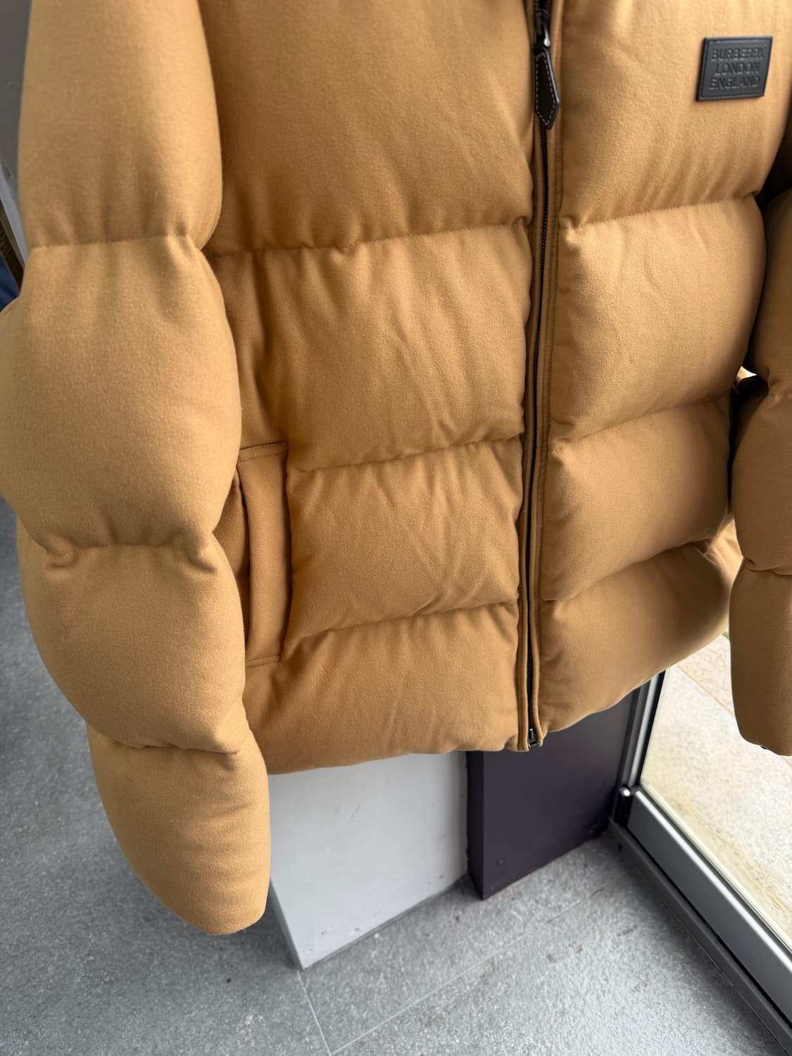 XXL/ 버버리 24FW 레더카라 캐시미어 구스패딩 상품이미지6
