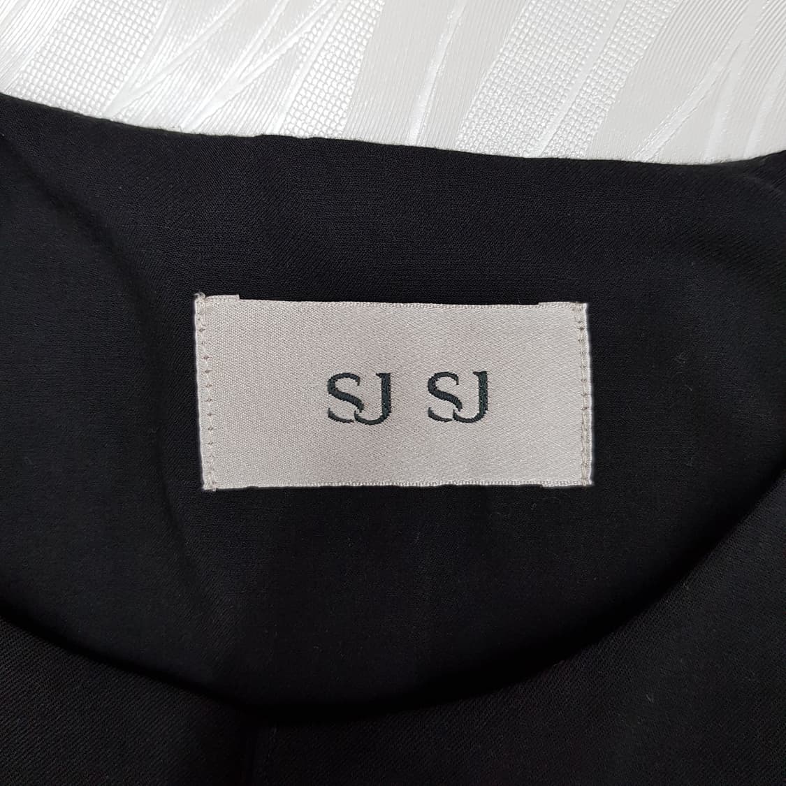 한섬 sjsj 2023 골드 버튼 포인트 노카라 자켓 82-94-160 상품이미지5