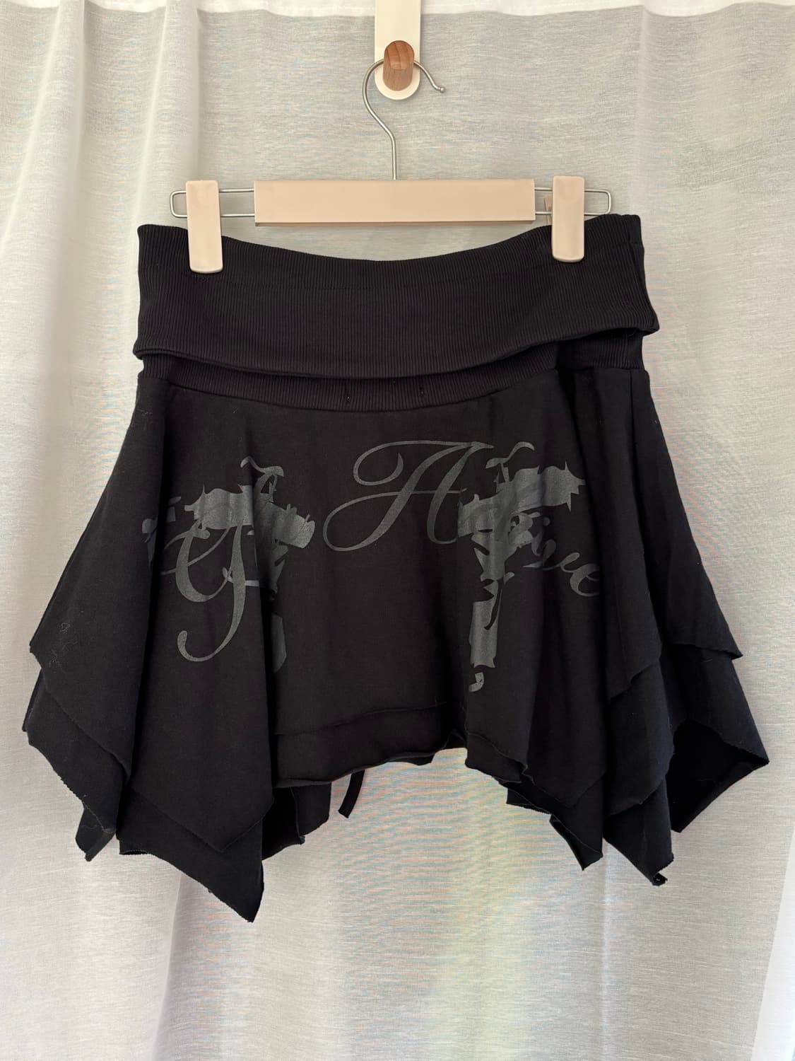길라아카이브 PISTOL FRILL LIP SKIRT_BK 상품이미지1