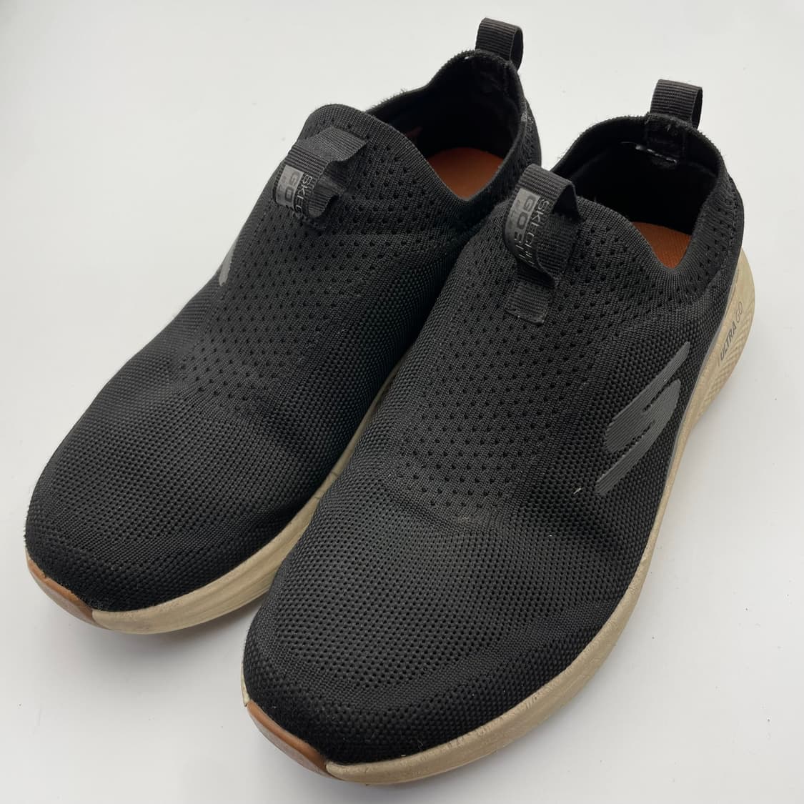 스케쳐스 블랙 울트라 고 슬립온 스니커즈 250 상품이미지1