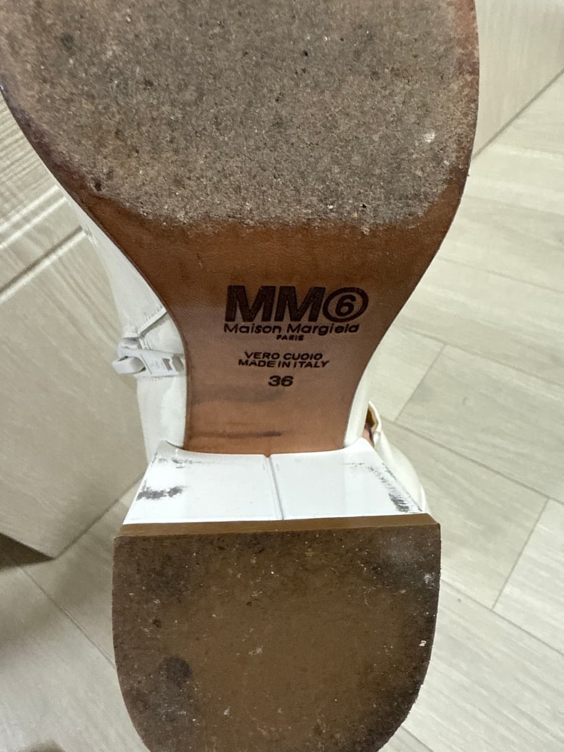 MM6 마르지엘라 에나멜 부츠 화이트 상품이미지4