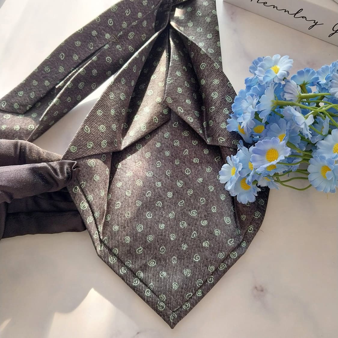 불가리 실크 그레이&에버그린 넥타이 9.7cm S~A+등급 K1392
 상품이미지10