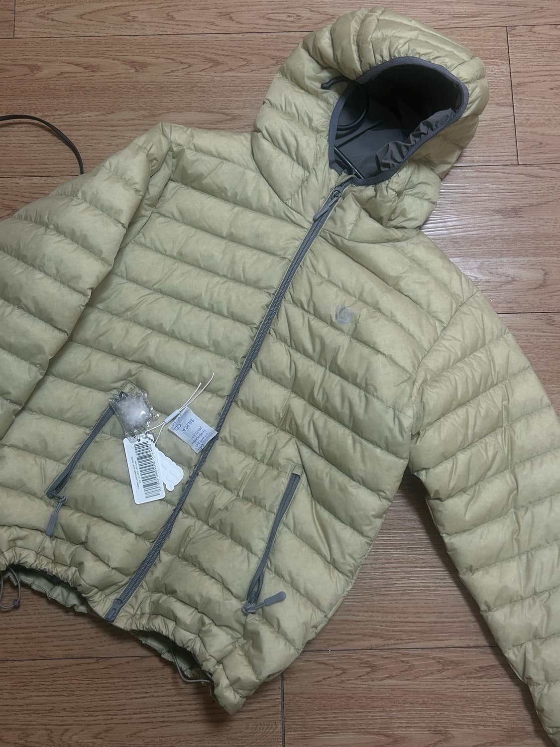 aeae 패딩 SYMBOL LIGHT DOWN JACKET [OLIVE] 상품이미지2