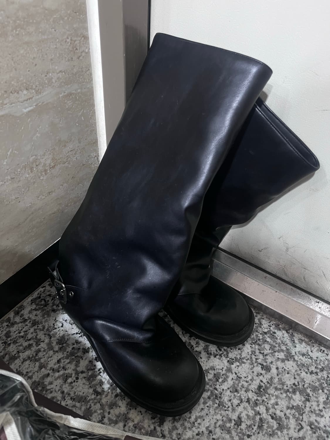 블랙업 나이닝 레더 버클 롱부츠 250 상품이미지1