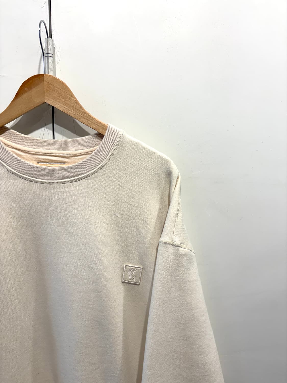 22FW 우영미 코튼 퍼지 백로고 스웨트셔츠 상품이미지4