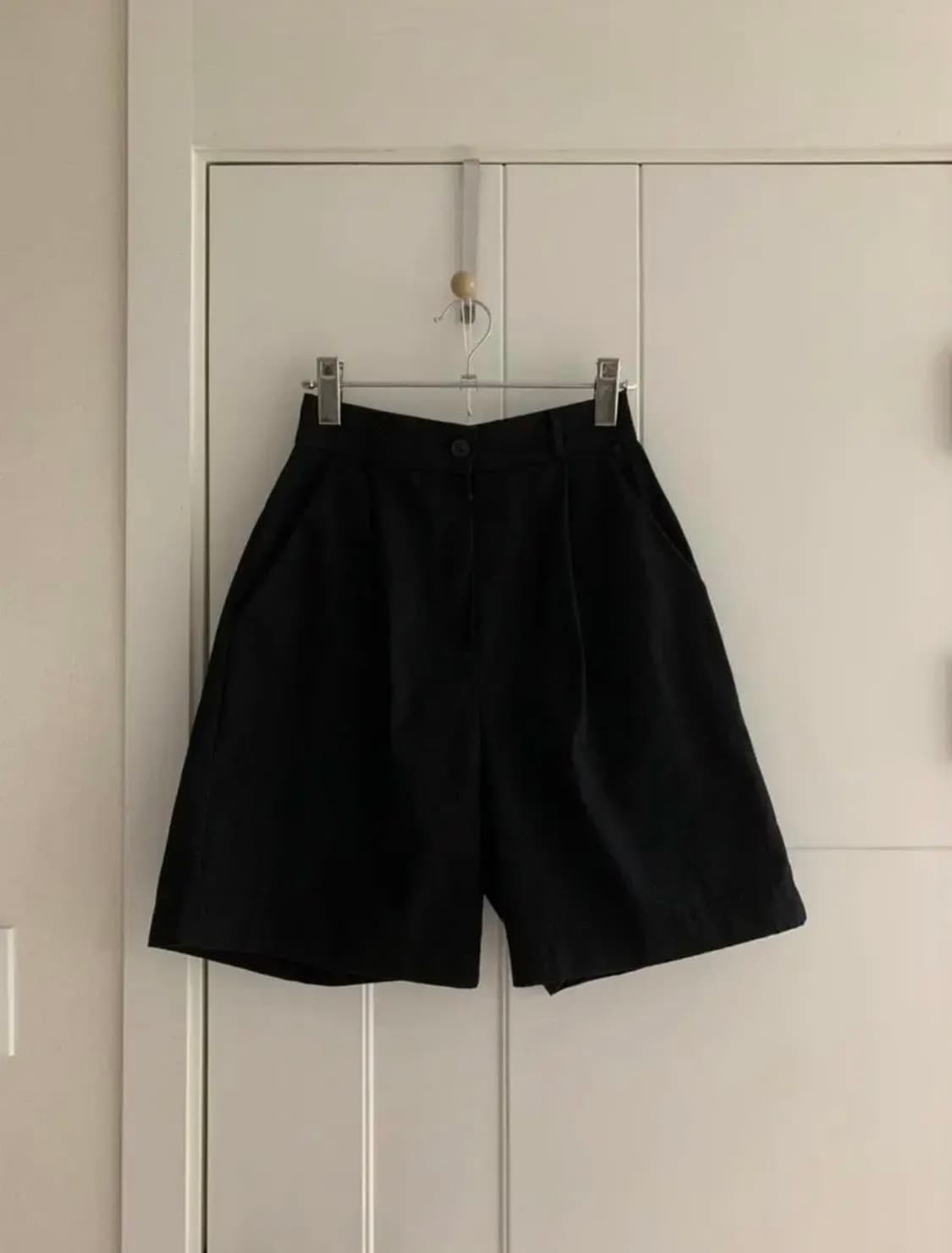 어텀 코튼 핀턱 버뮤다 팬츠 블랙 상품이미지1