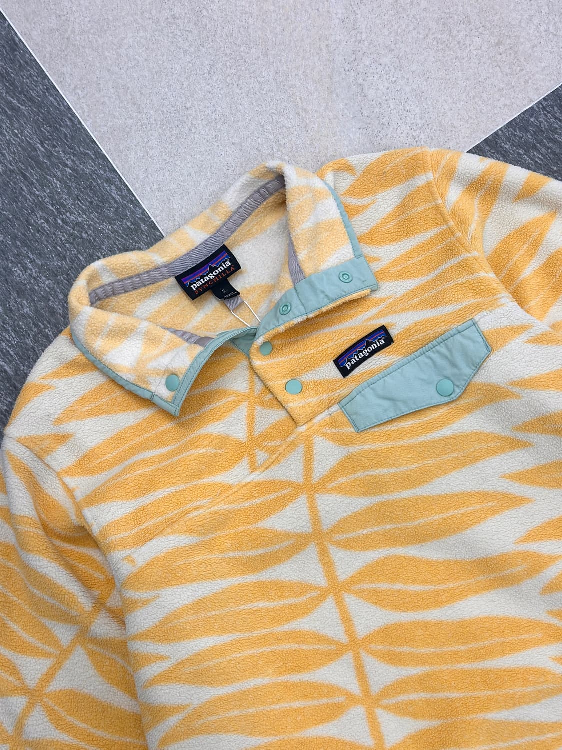 파타고니아 신칠라 옐로우 패턴 스냅 플리스  상품이미지6