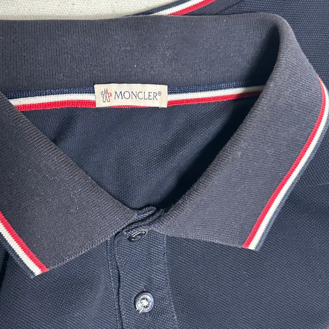 Moncler 정품인증 네이비 카라 반팔티 상품이미지3