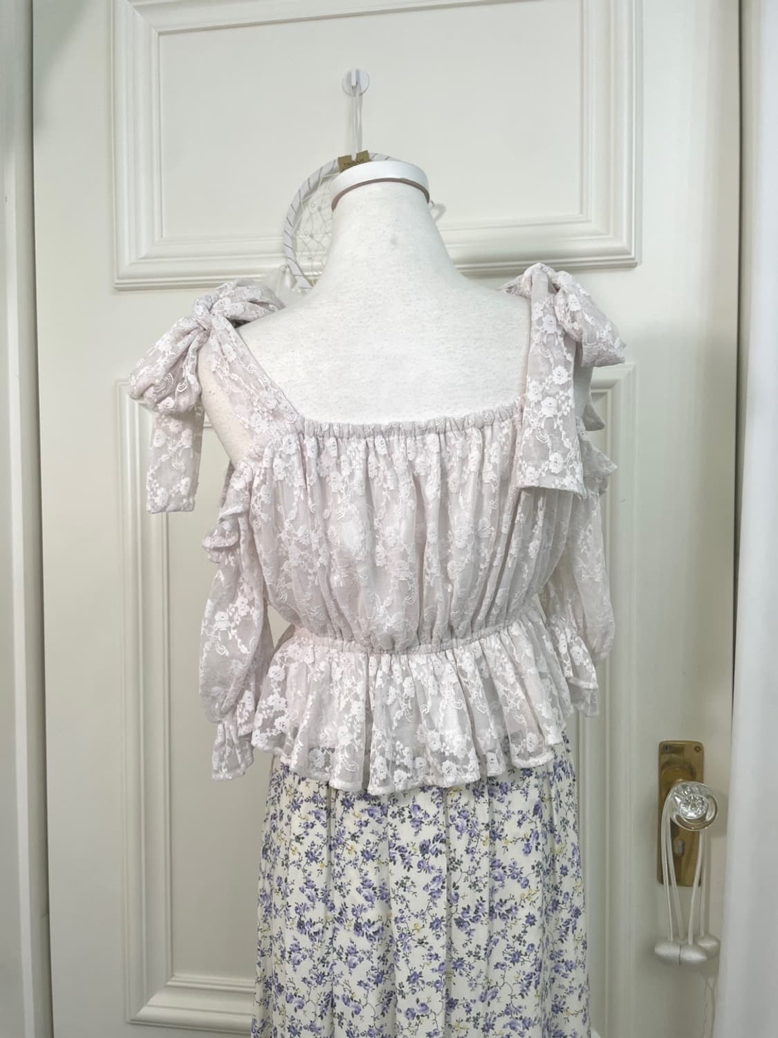 MICHELL MACARON white lace off-shoulder 상품이미지5