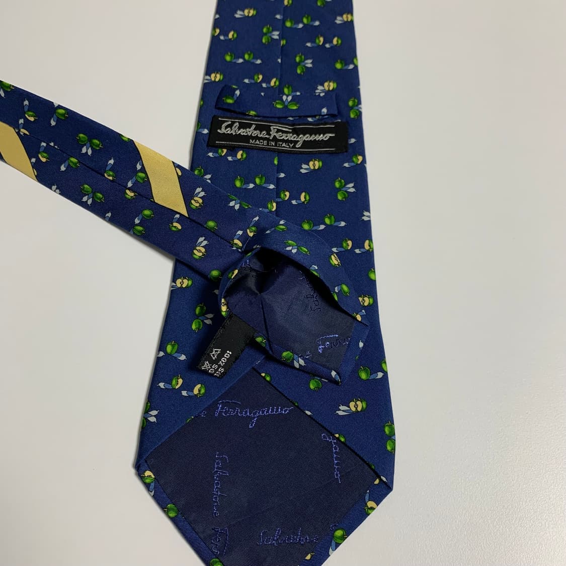 페레가모(Ferragamo) 명품넥타이 클래식 정장룩 코디 A-A+등급 상품이미지7