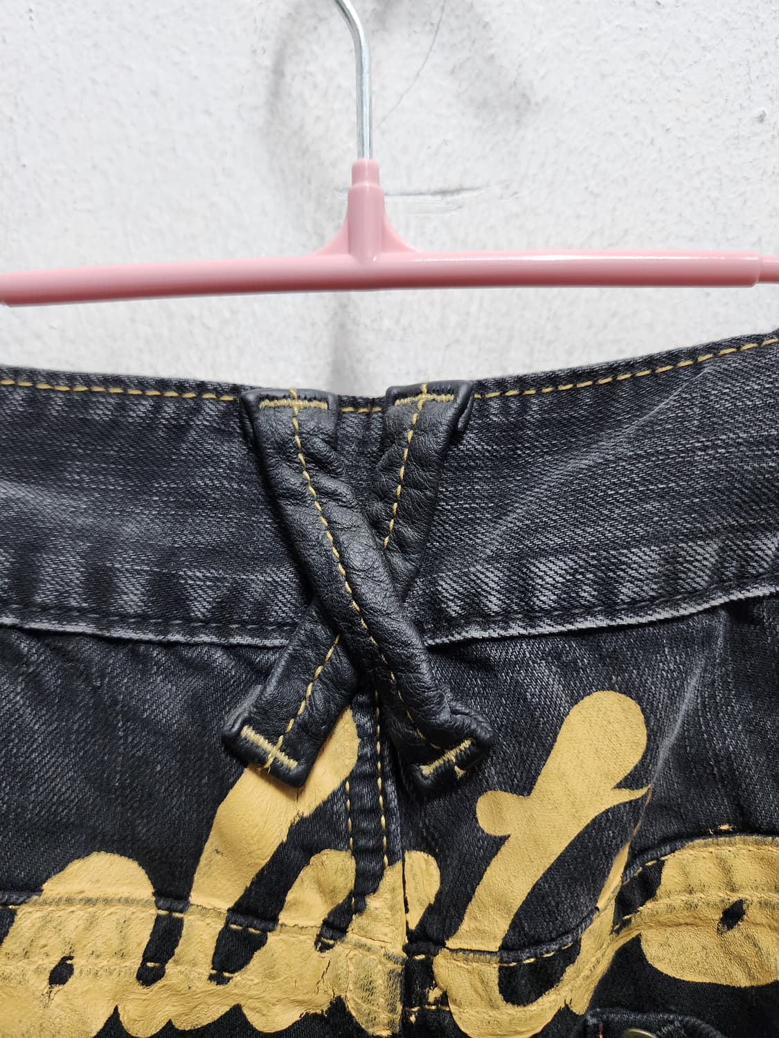 EXR 올드스쿨 가죽벨트고리 레터링 흑청바지 상품이미지4