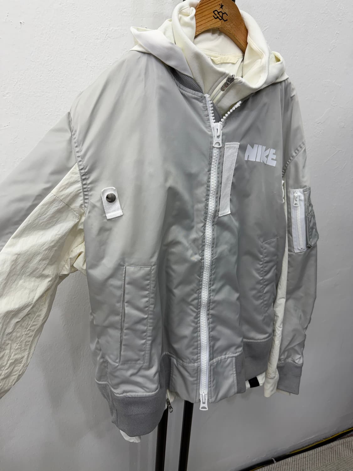 매장판정품) 나이키x사카이 NRG 레이어드 붐버 자켓 L 상품이미지2