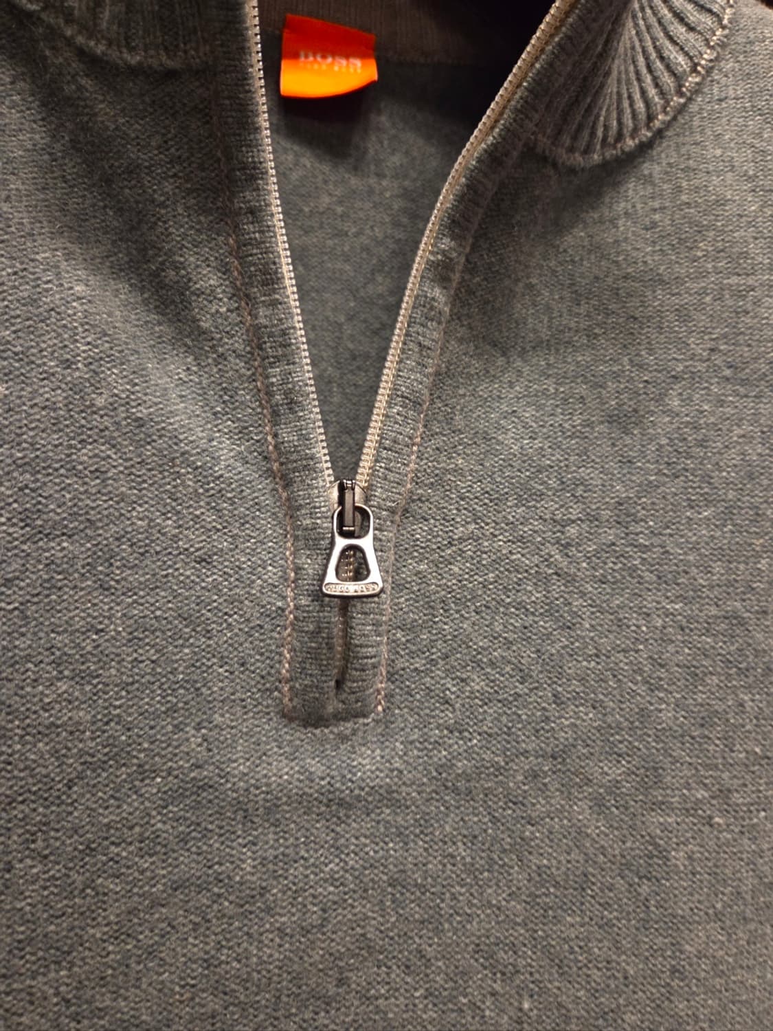 휴고보스 오렌지라벨 짚업니트 상품이미지3