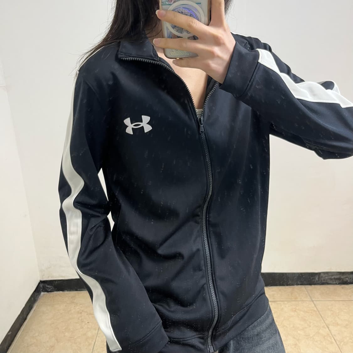 Under Armour black jersey 상품이미지3