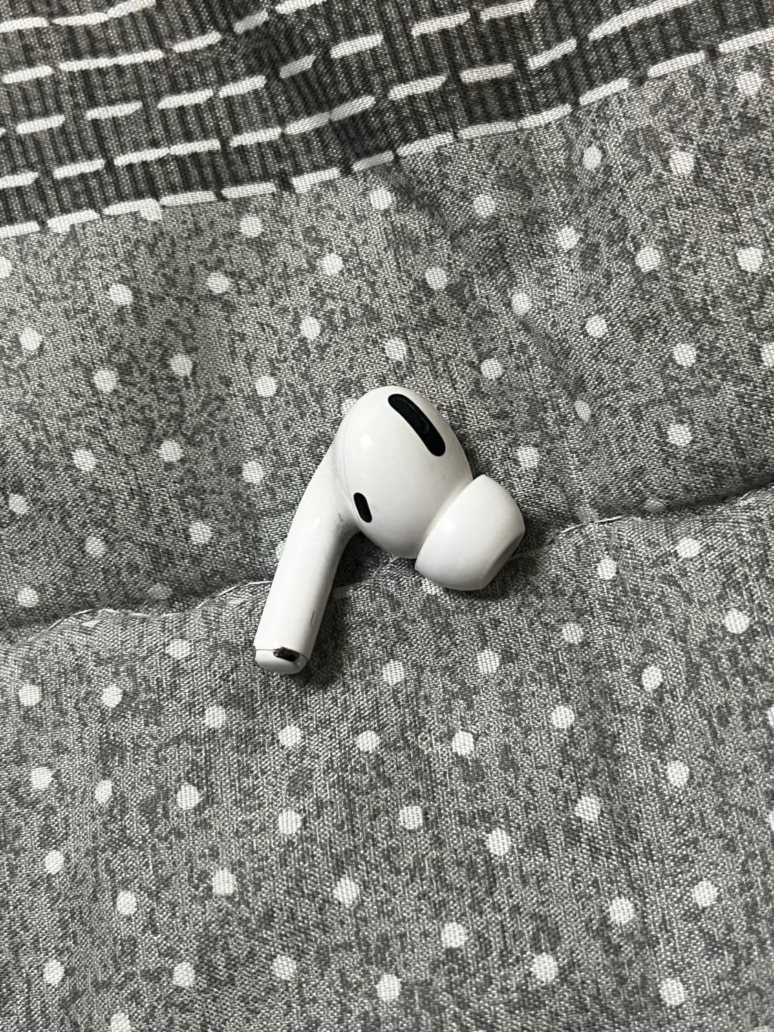 에어팟 프로 2세대 왼쪽 상품이미지1