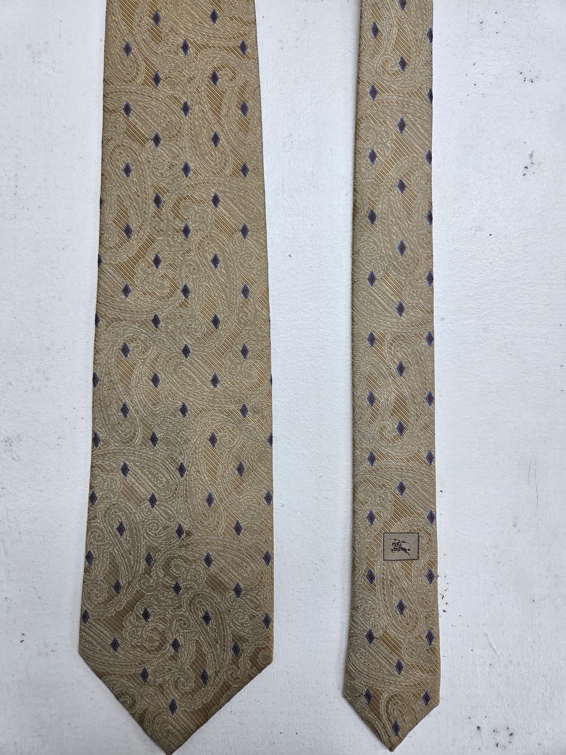 버버리 베이지 페이즐리 문양 실크넥타이 상품이미지1