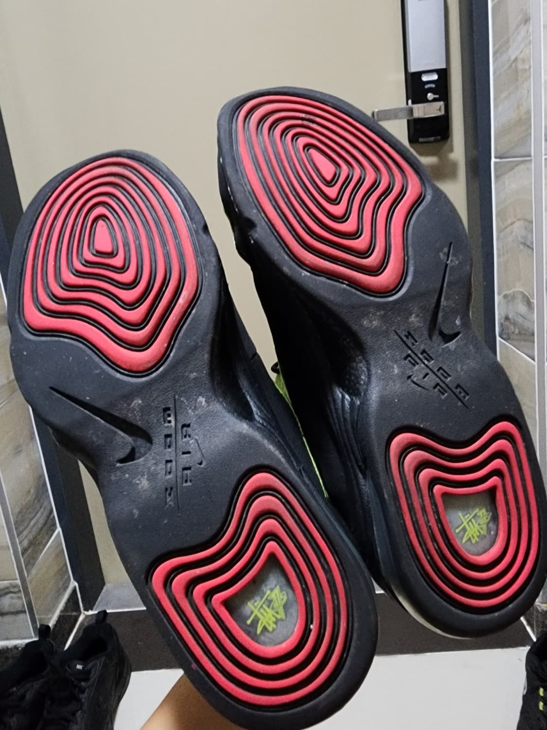 나이키 X 스투시 에어페니2 블랙라임 컬러 판매합니다 상품이미지5