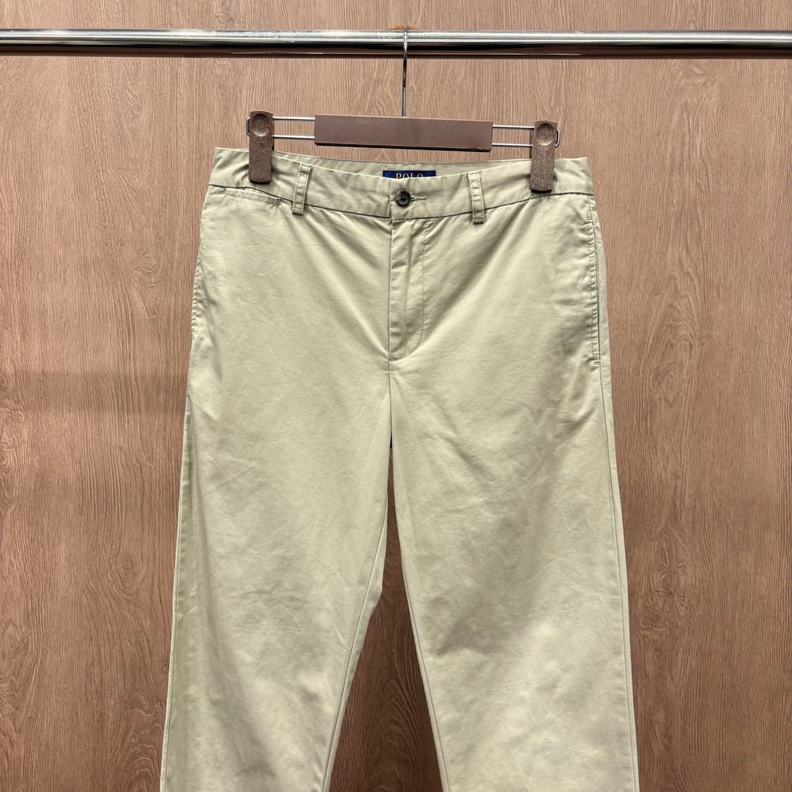 폴로 랄프로렌 코튼 치노 팬츠 슬래시 버튼 포켓 로고 자수 디테일 베이지 상품이미지4