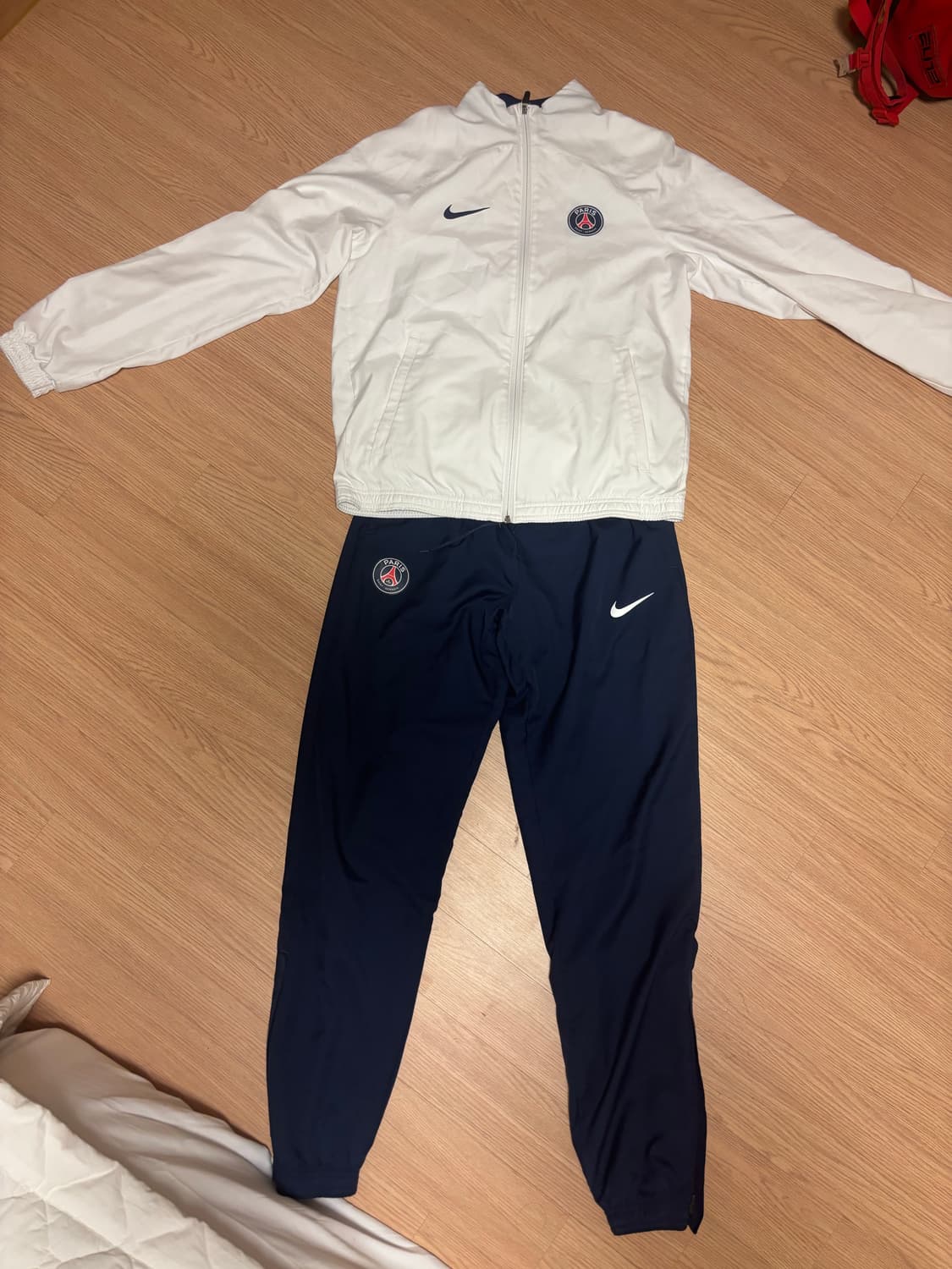 나이키 psg 바람막이 상품이미지1