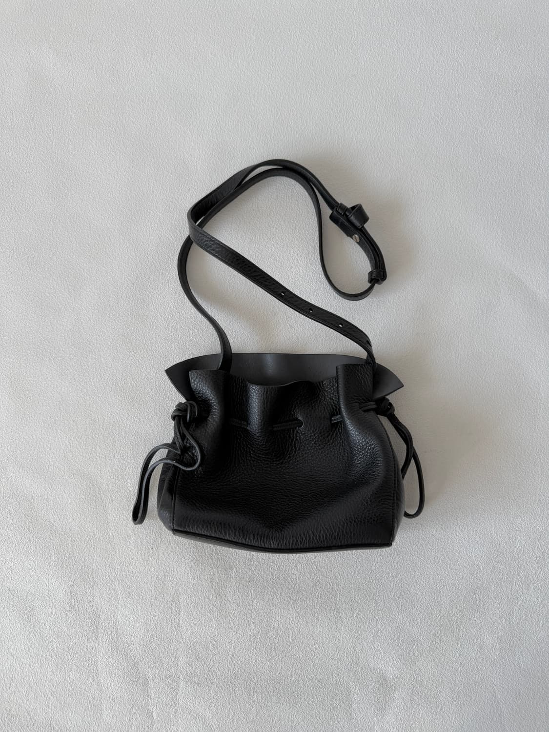 아보네(ABONNE) 레더 크로스백 상품이미지1