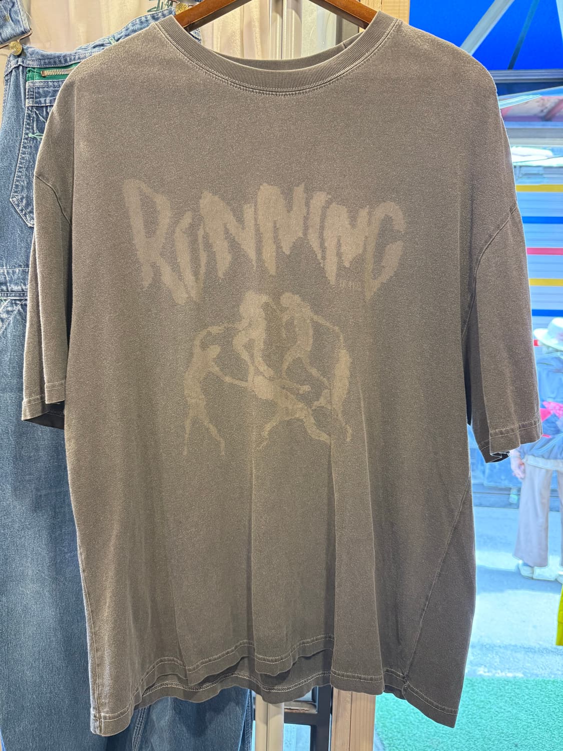 트래블 러닝 프린팅 차콜 반팔 티셔츠 상품이미지1