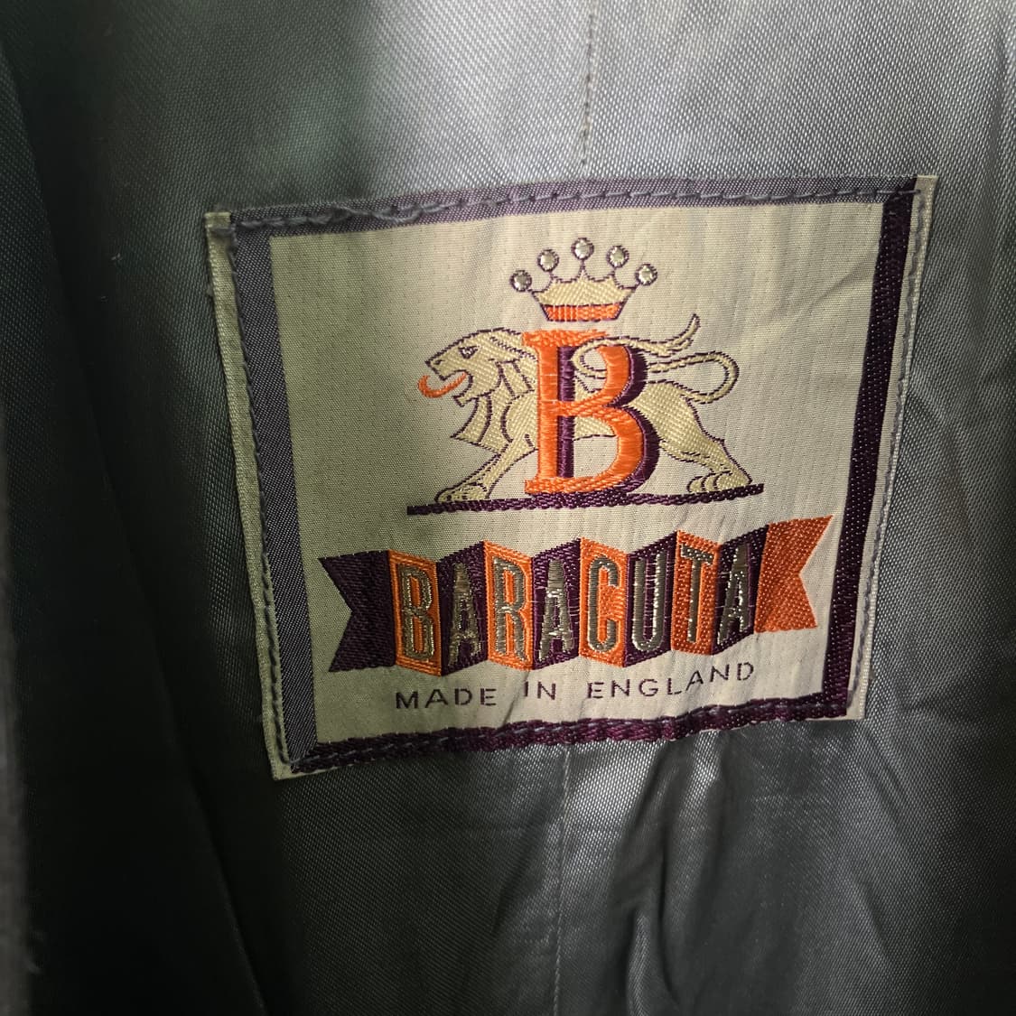 바라쿠타 다크 카키 더블 브레스티드 트렌치코트 상품이미지3