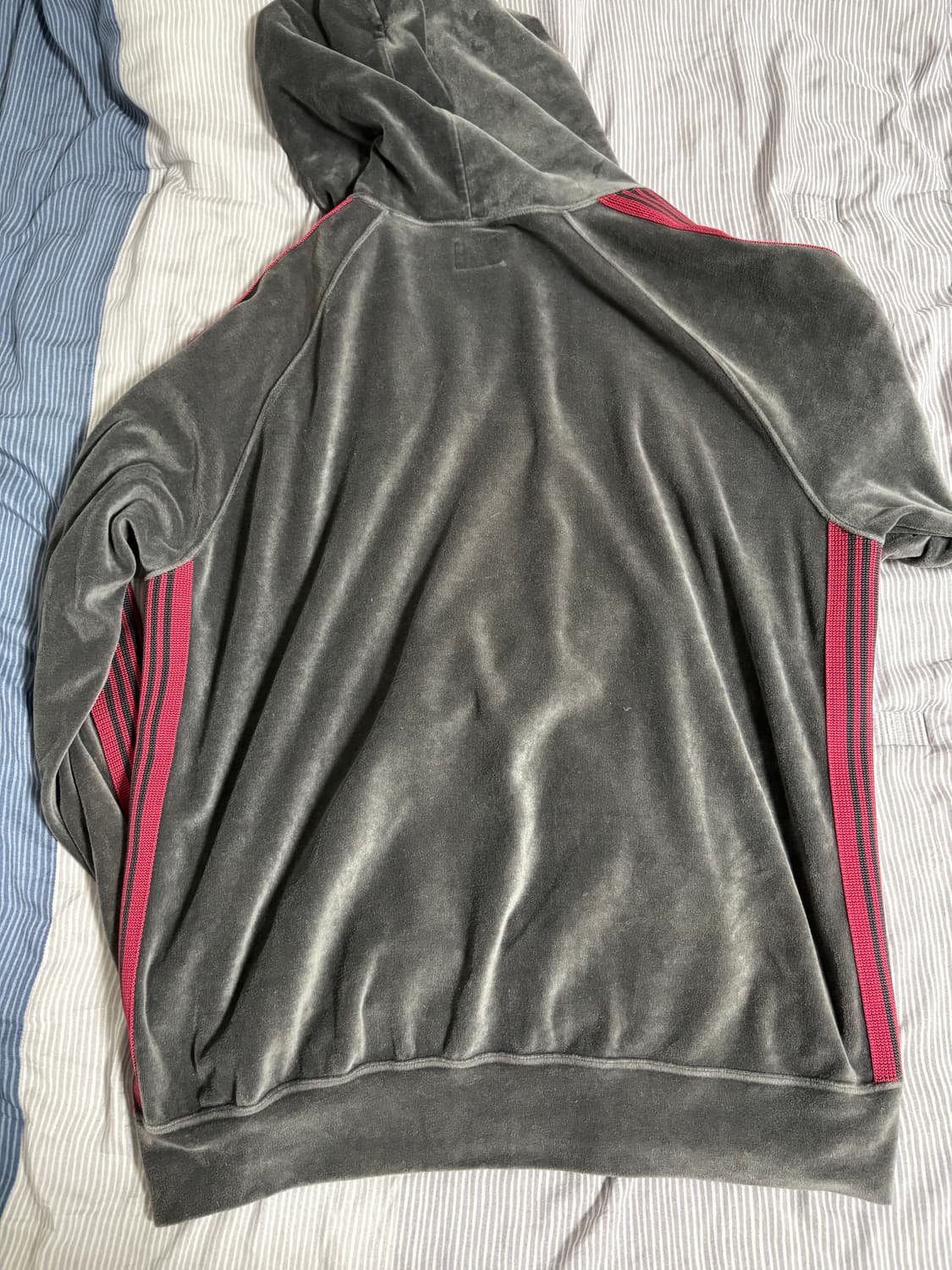 니들스 벨루어 후드(m) 팝니다. 상품이미지2