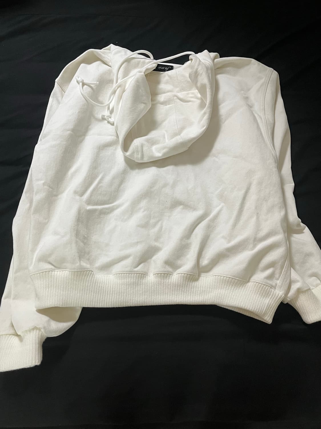 fa.erie 페어리 embroidery 브이넥 후디 화이트 상품이미지6