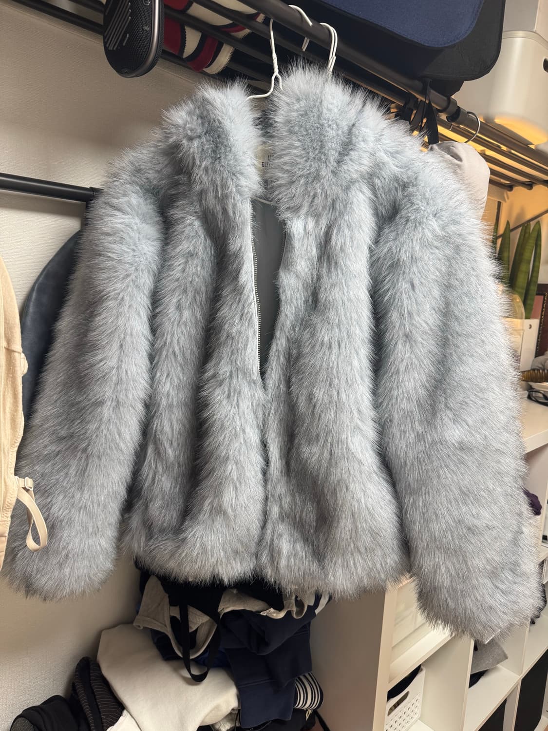 어반아웃피터스 화이트 그레이 후집 퍼 xs 상품이미지1