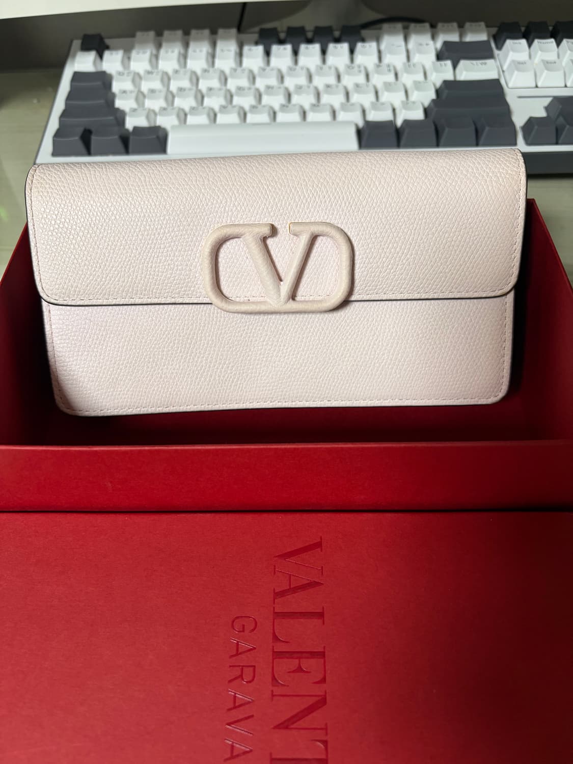 발렌티노 가라바니 브이로고 시그니처 체인 월렛 상품이미지1
