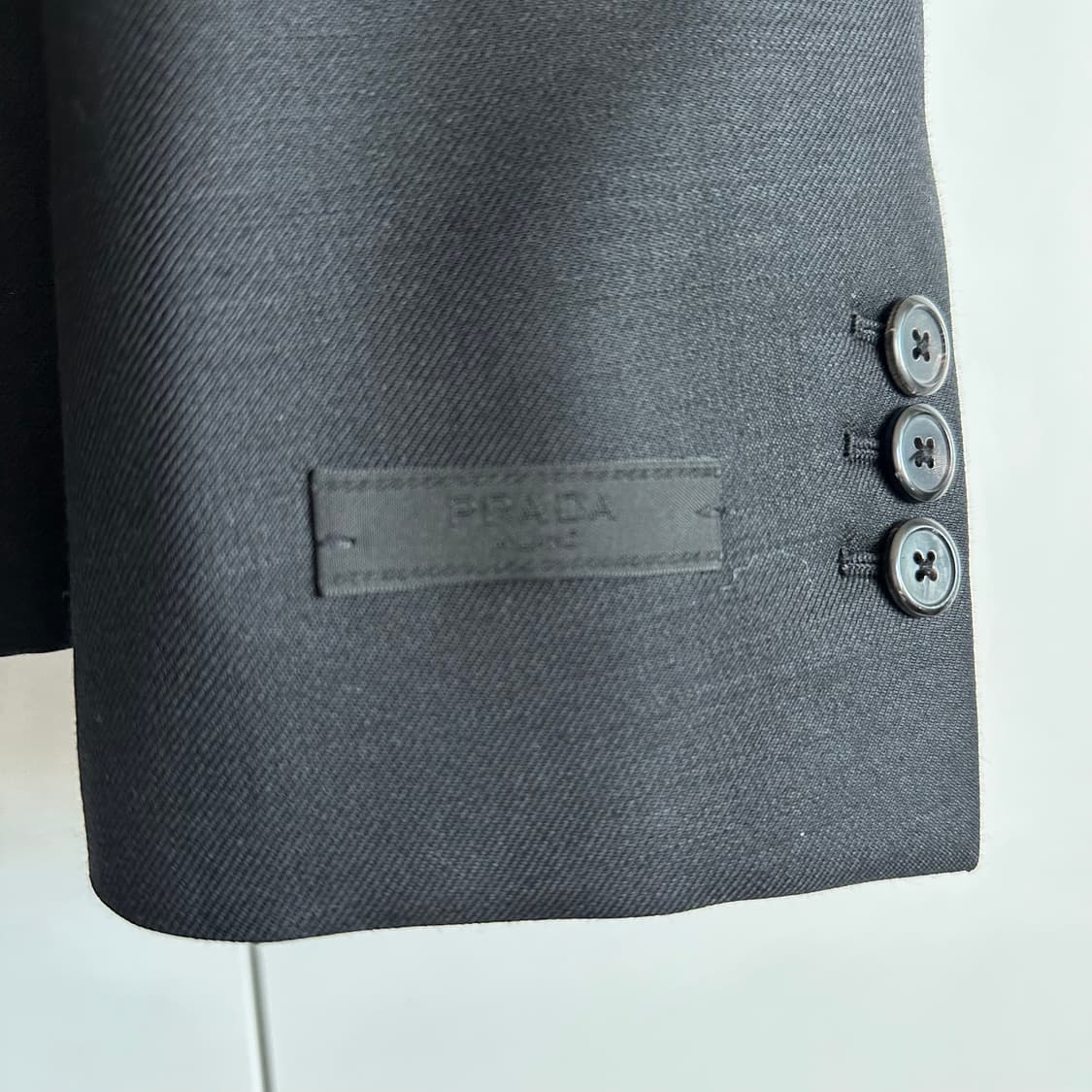 프라다 라프시몬스 23ss 라운드넥 블레이져 상품이미지4