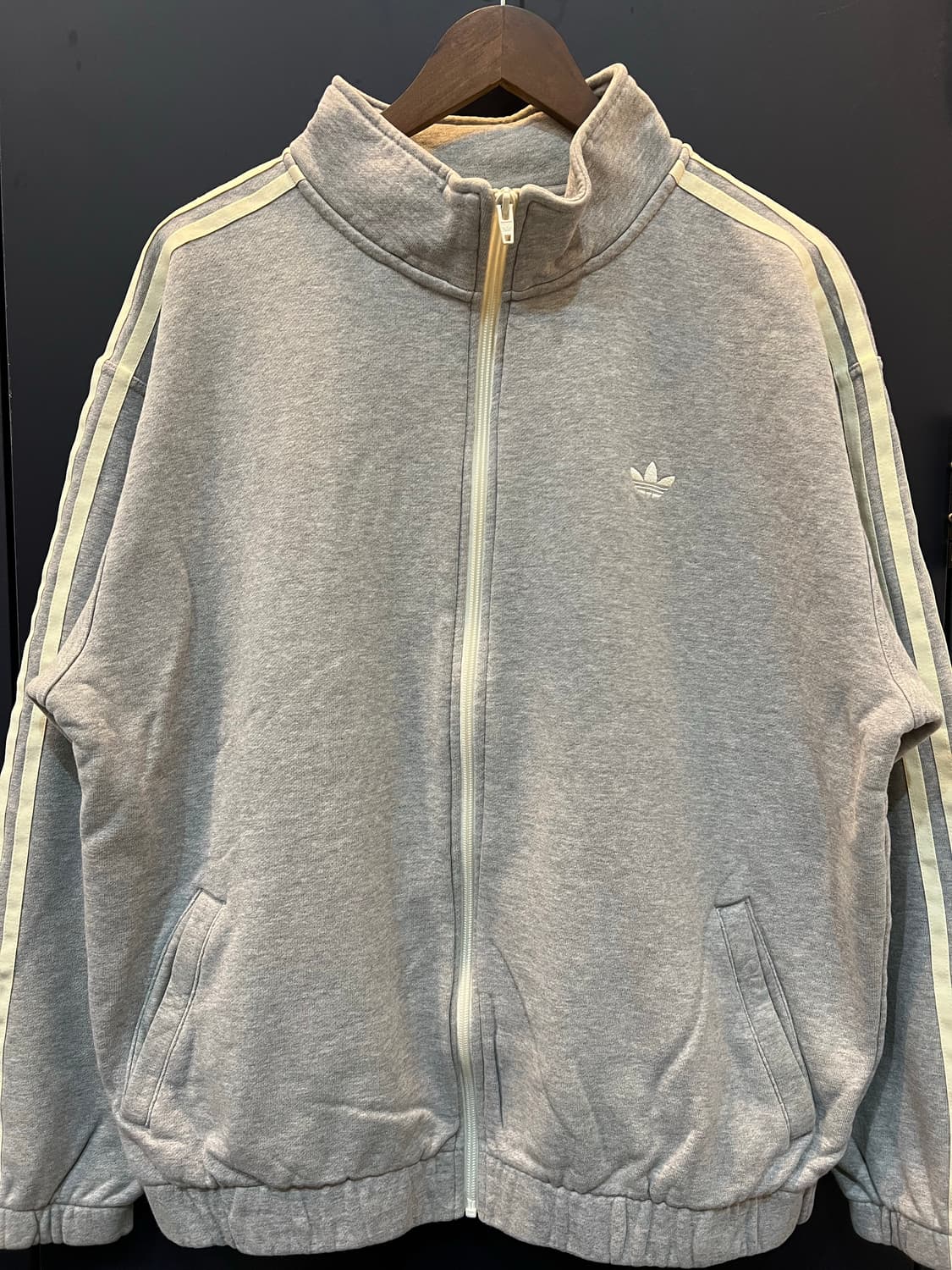 아디다스 스케이트보딩 트랙탑 상품이미지1