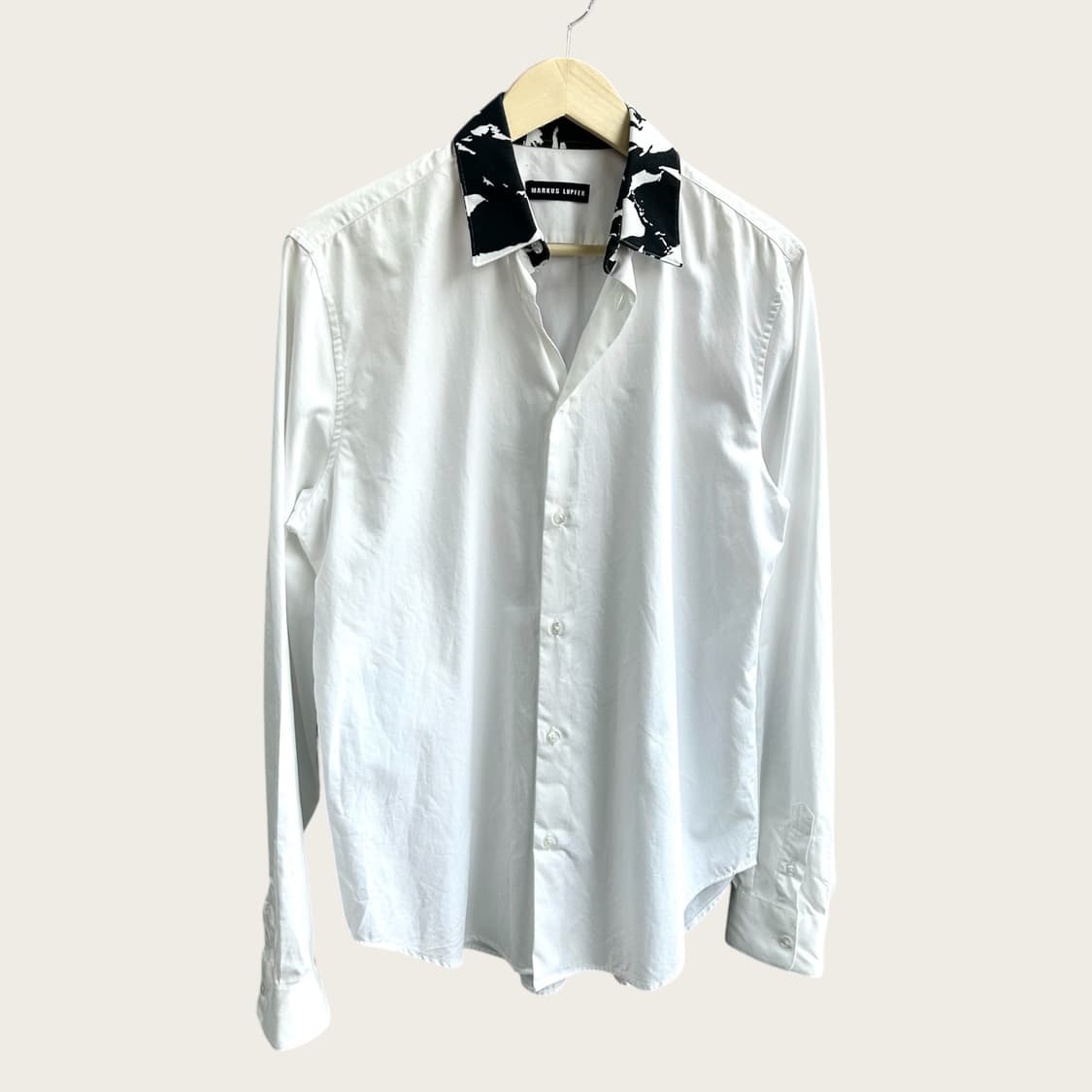 100/ 마커스루퍼 넥 포인트 화이트 셔츠 상품이미지1