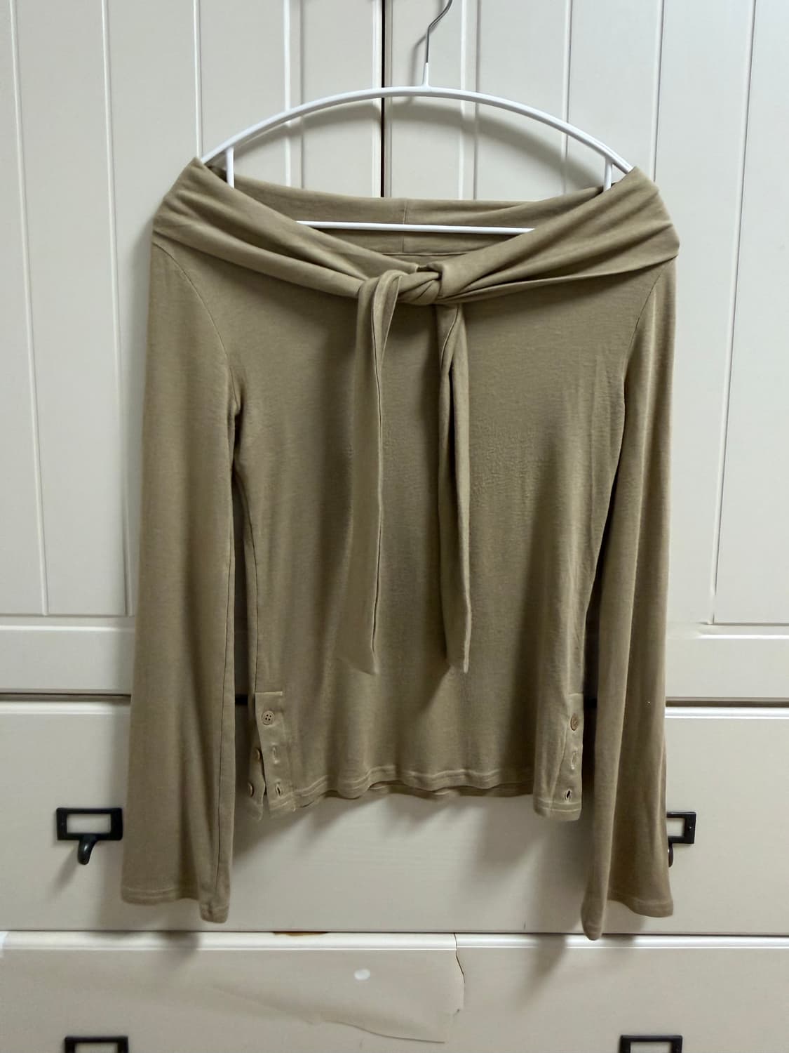 카인다미 멀티 타이 사이드 버튼 티셔츠 모카무스 하객룩 상품이미지3