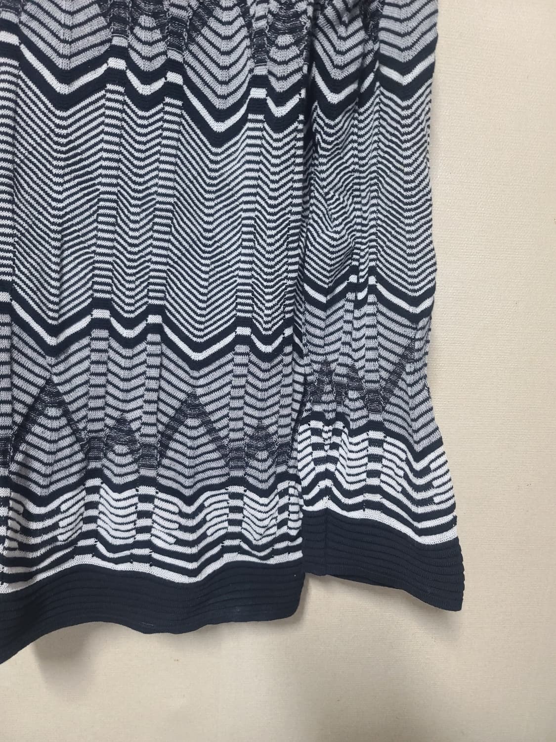 미쏘니 지그재그 우븐탑 상품이미지3