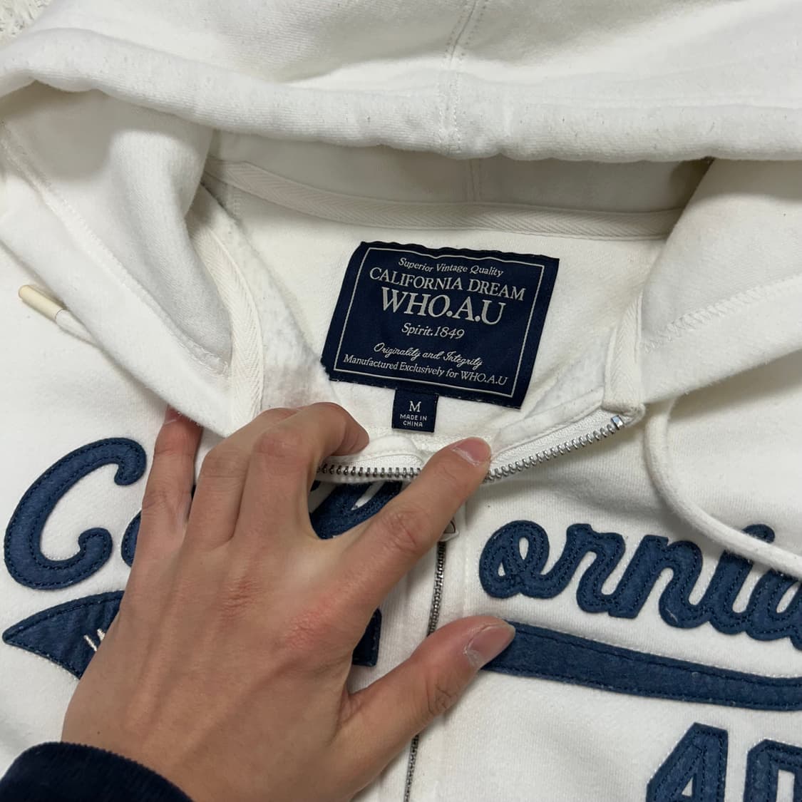 WHO A U White Zip-up Hoodie 상품이미지5