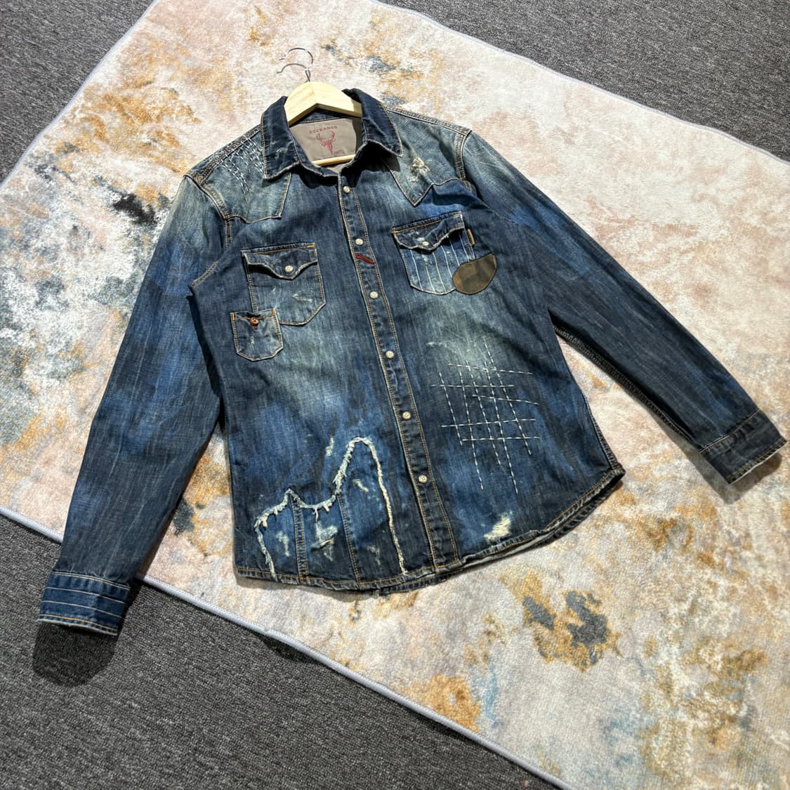 버커루 데미지 디테일 데님셔츠 상품이미지1