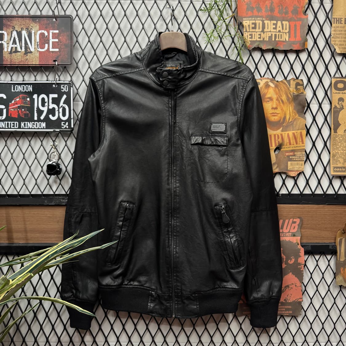 인더스트리 리얼 레더 봄버 자켓 전면 패치 포인트 블랙 상품이미지1