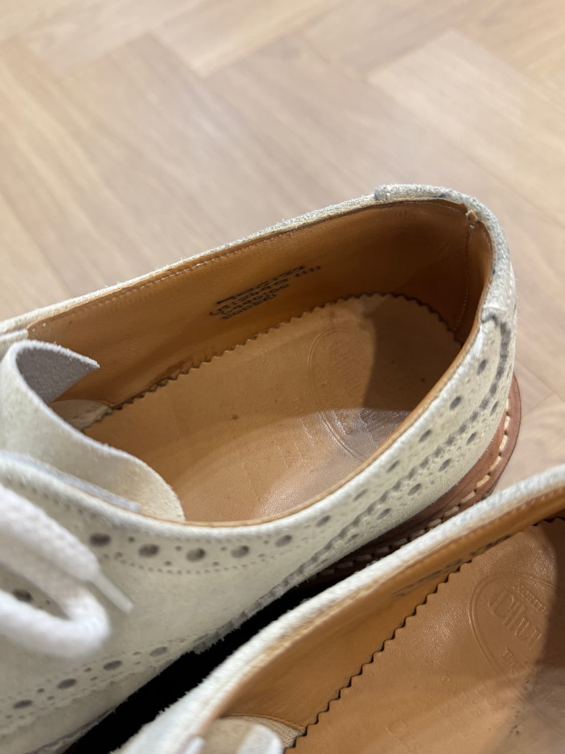 처치스 스웨이드 오프화이트 윙팁 UK7.5 상품이미지6