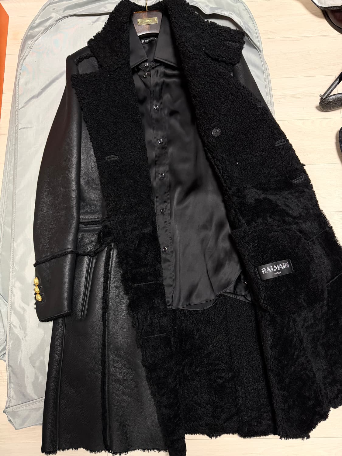 (명작,강추👍)발망 블랙 금장 시어링 무스탕 코트 톰포드 무드 상품이미지6