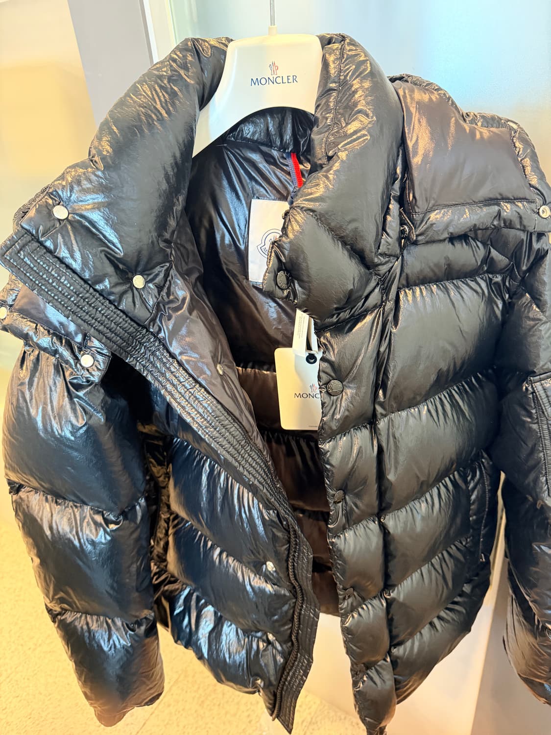 몽클레어 마야 70 패딩 블랙유광 5사이즈 상품이미지2