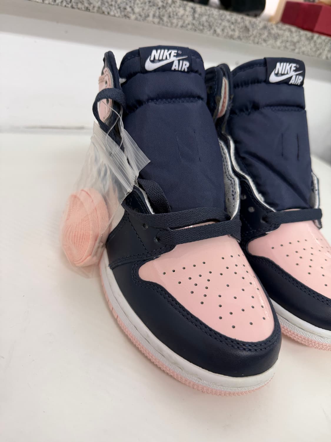 새제품) 나이키 에어 조던 1 블랙/핑크 운동화 240 상품이미지3