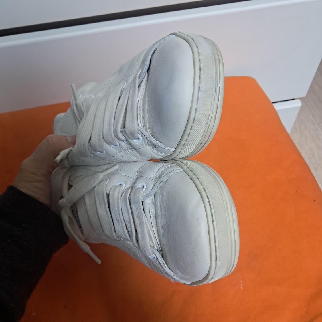 톰포드 화이트 레더 스니커즈 6.5(약250) 상품이미지3