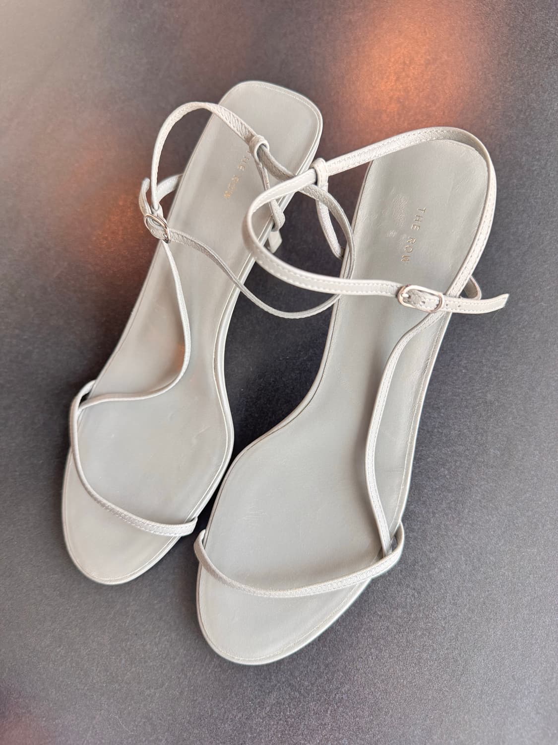 더 로우 Bare Leather Sandals (Sage grey) 상품이미지8