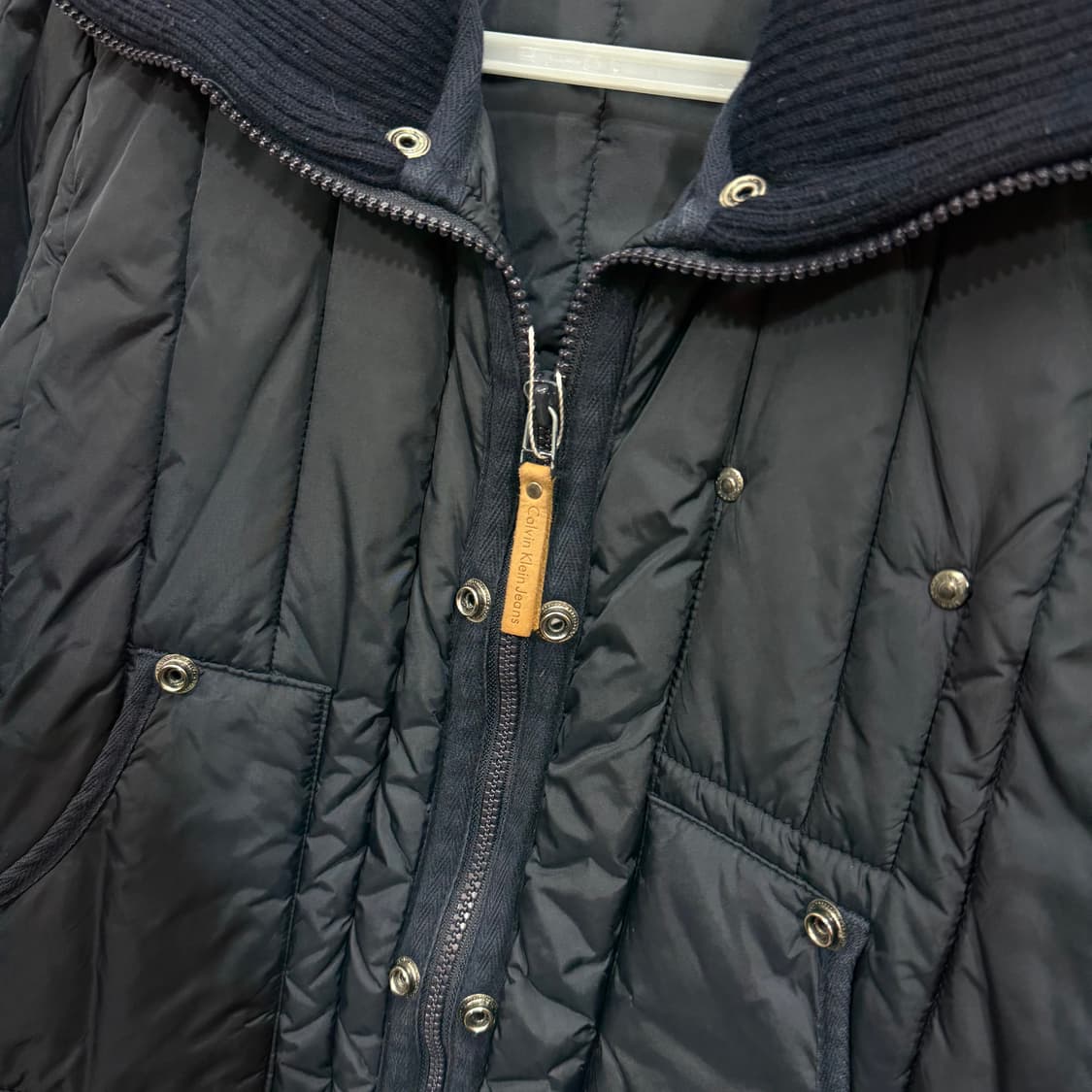 ck 켈빈클라인 네이비 퀼팅 크롭 자켓  상품이미지4