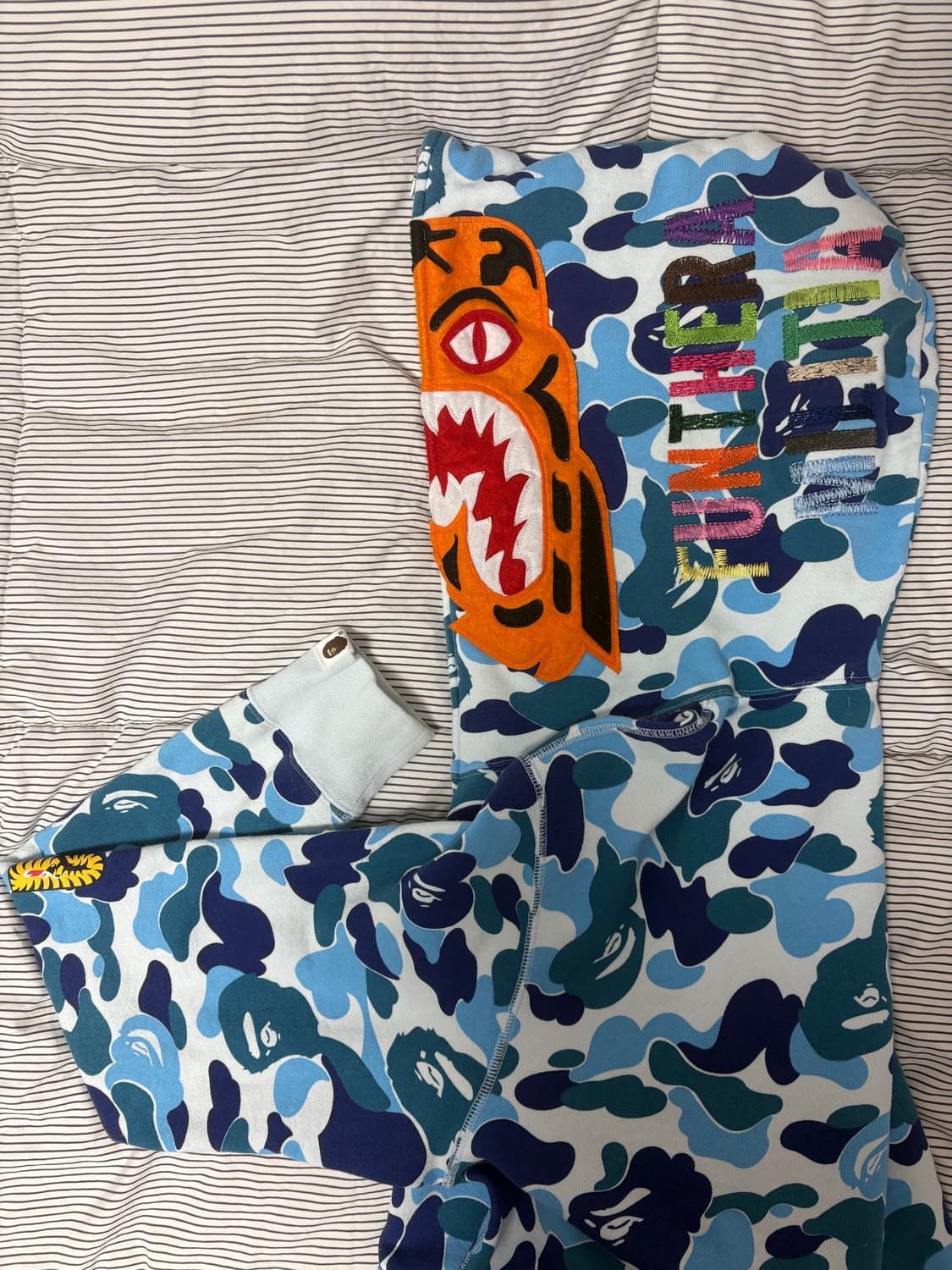 베이프 타이거 후드집업 상품이미지2