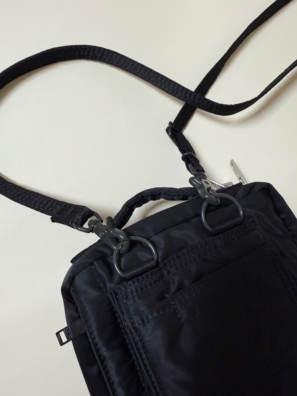 (신형) PORTER 포터 탱커 스퀘어 숄더백 블랙 상품이미지4